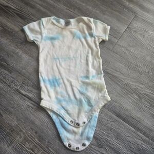 6-12M Boys Gildan Kids Tie-Dye Bodysuit in Blue and Cream